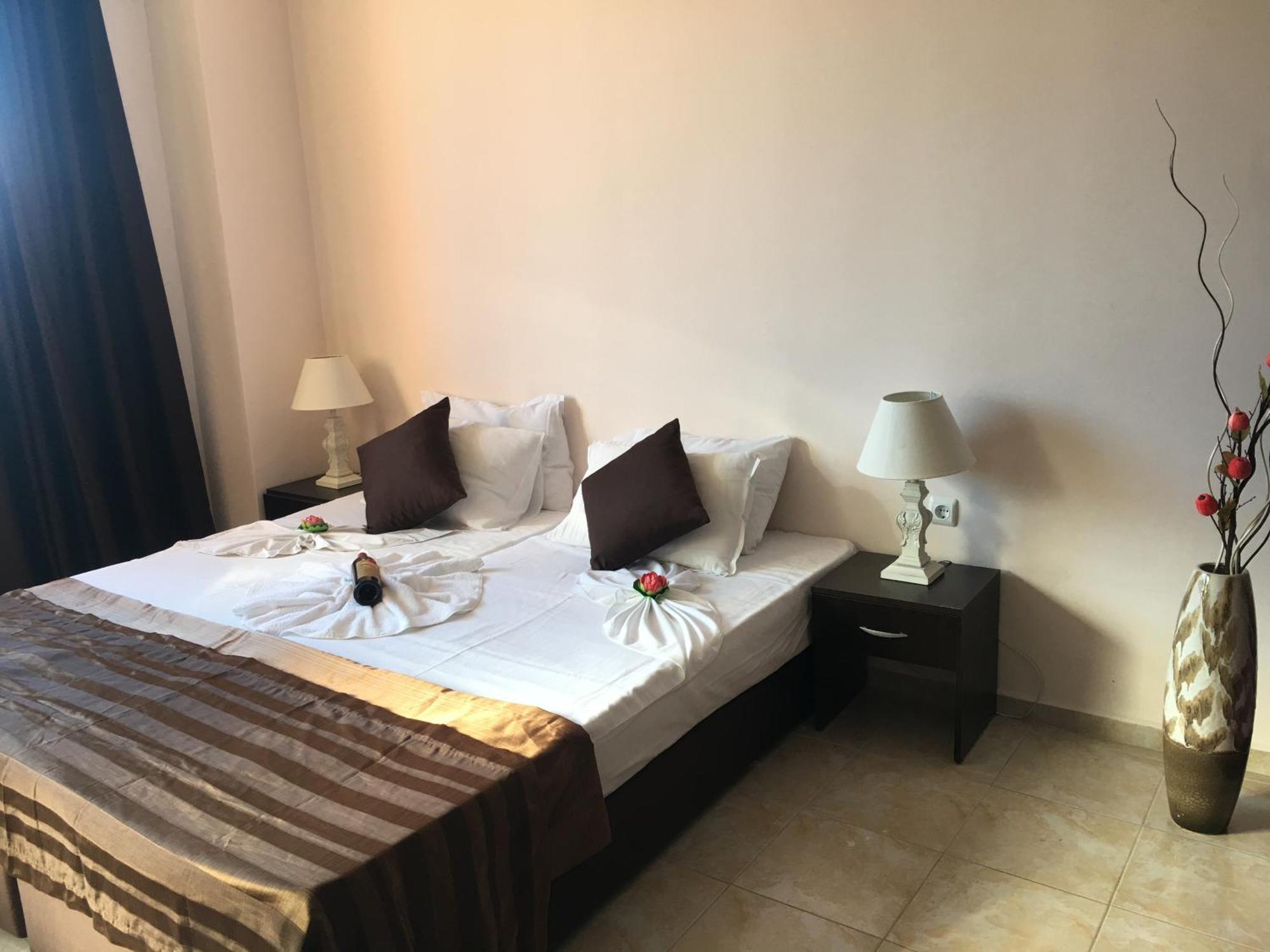 Salt Lake ApartHotel Pomorie Buitenkant foto